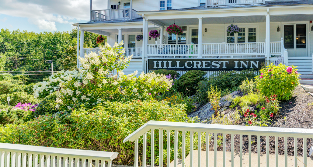 Summery Exterior at Hillcrest Inn Resort